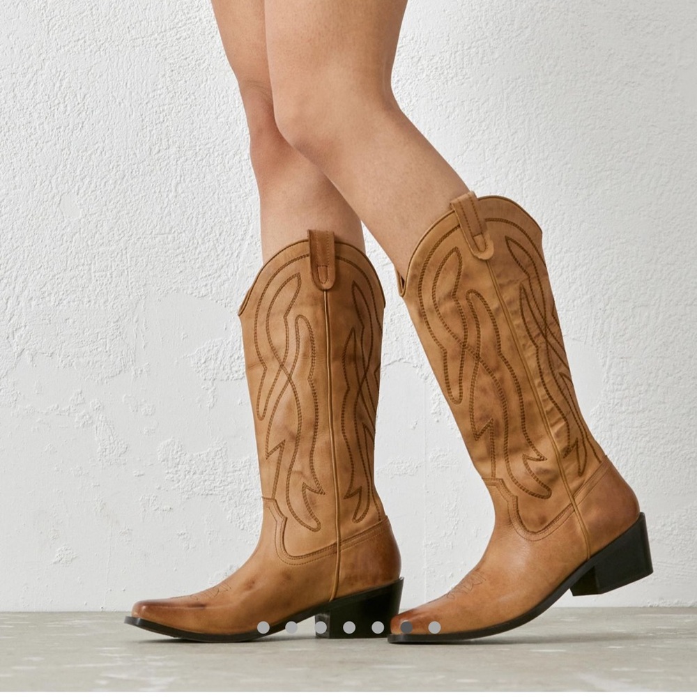 Urban Outfitters Brown Leather Cowboy Western Pull On Boots size 9